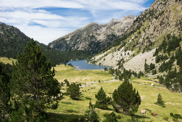  Hiking in the Pyrenees 