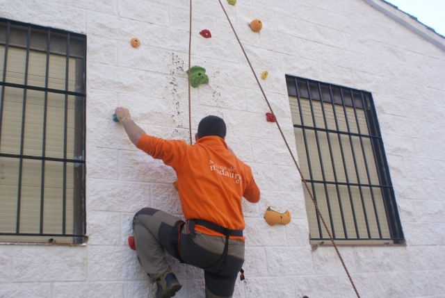  escalando parede para aprender a escalar 