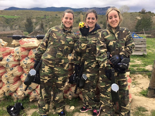  The girls playing paintball 