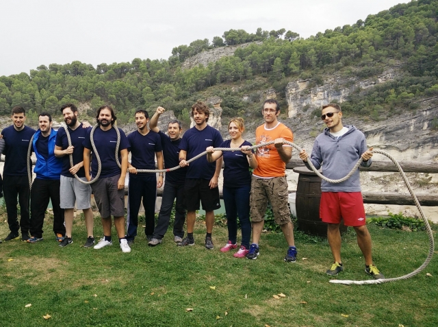 Grupo sujetando la soga