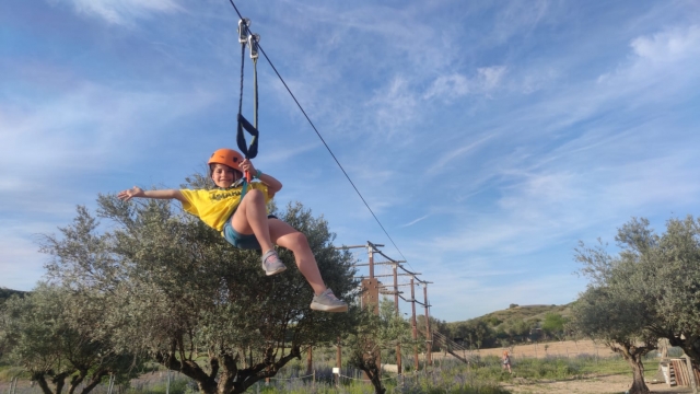  Scivolare lungo la zip line 