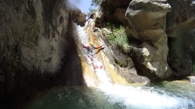 Cayendo por la cascada