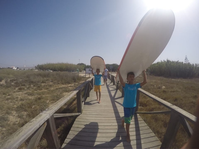  Grab the board and jump into the water 