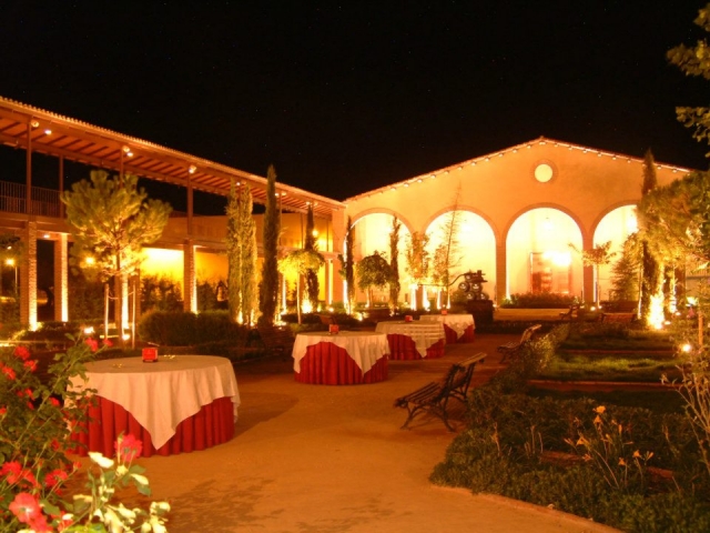 Bodegas de Malpica por la noche