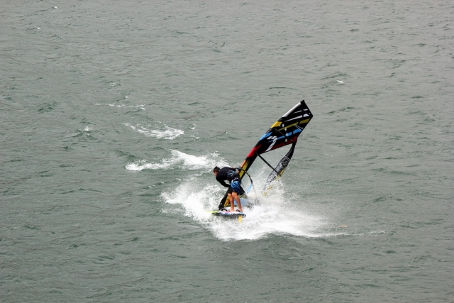  Enjoy Windsurfing 