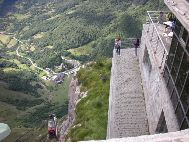 Vistas exteriores de la gruta