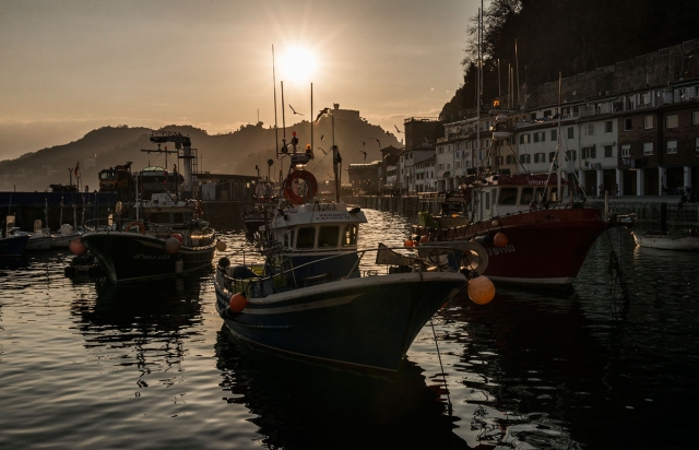 Amaneciendo en el puerto