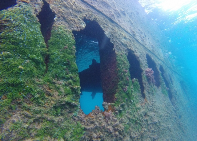  Sunken wrecks 