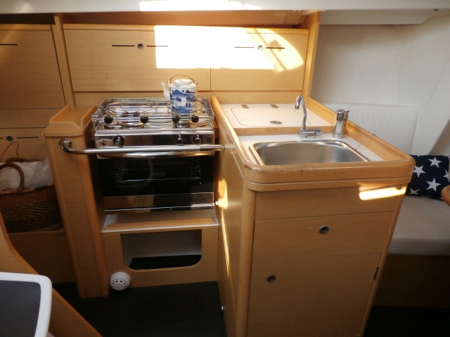  Boat sink and kitchen 