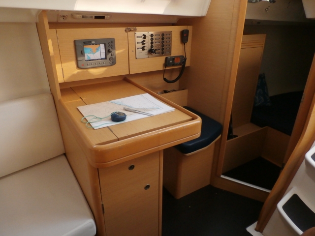  Boat side table 