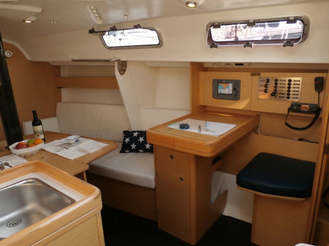 Boat kitchen and radio 