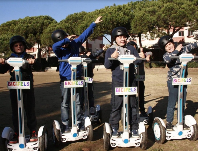  Bambini sui segway 