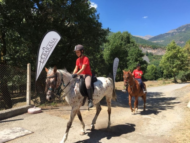 Partenza a cavallo verso la valle