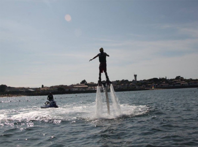  借助水的力量站起来 