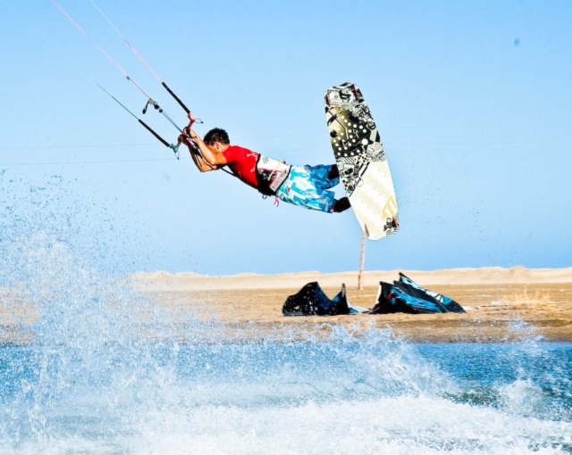 Acrobacias con la tabla de kite