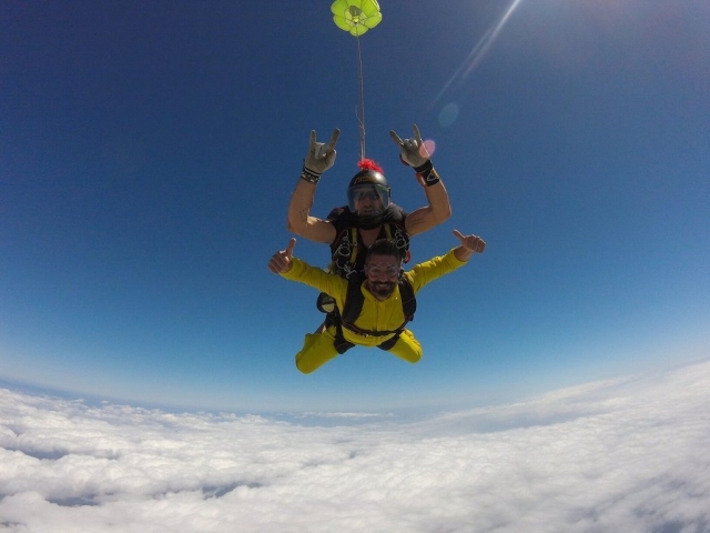 Cayendo sobre las nubes