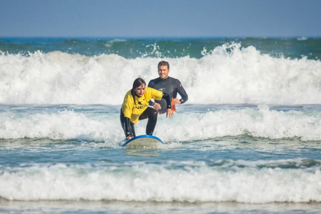  Essayer de se tenir debout sur la planche 