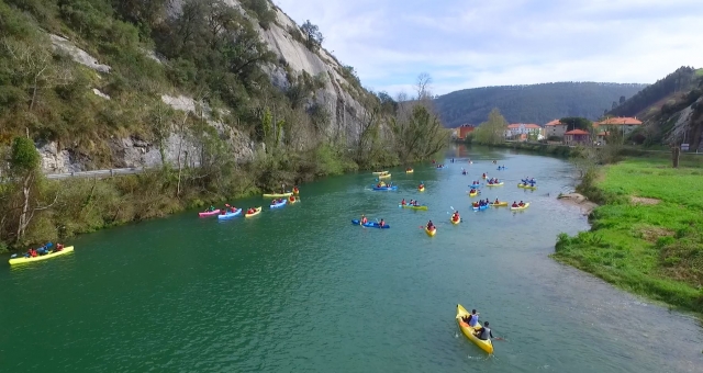 En canoa por Deva