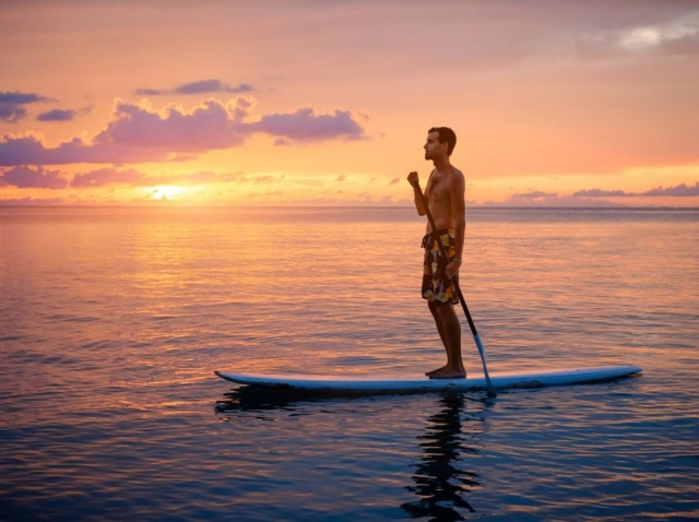  Regarder vers l'avant avec une planche de sup 