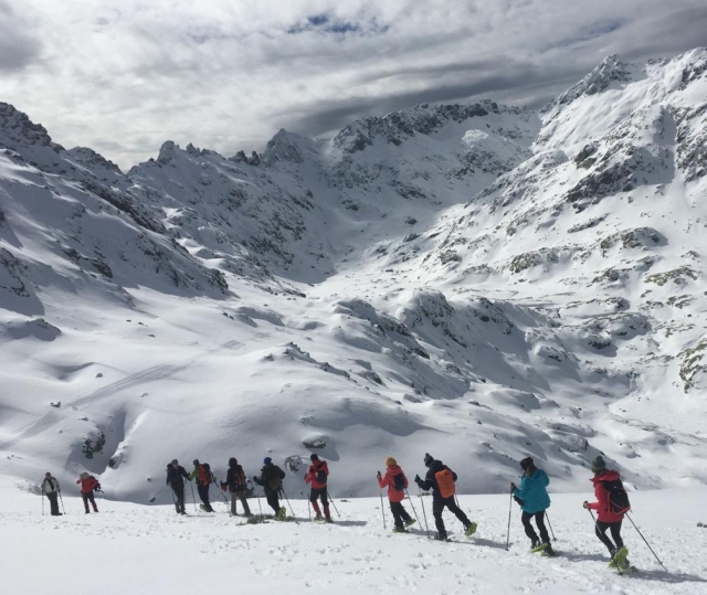  Walking with snowshoes 