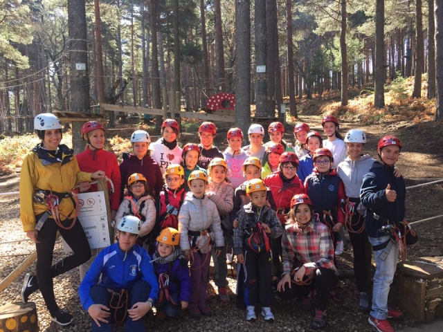  Groupe d'enfants équipés 