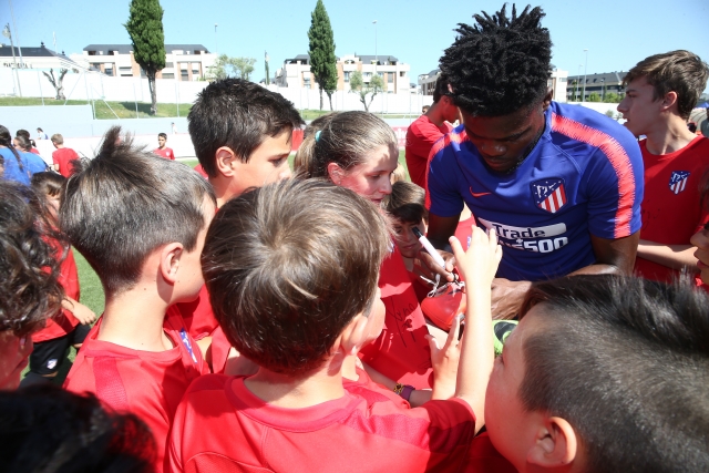  Together with his soccer idols 