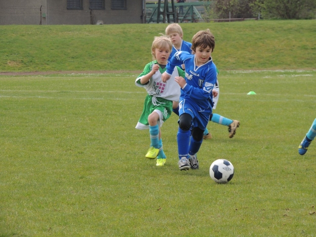  Fighting for the ball