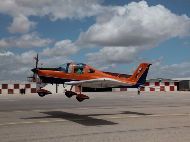 e-19738305-despegue-desde-pista14884594063666.jpg