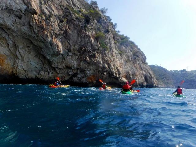  Sea kayak crossing 