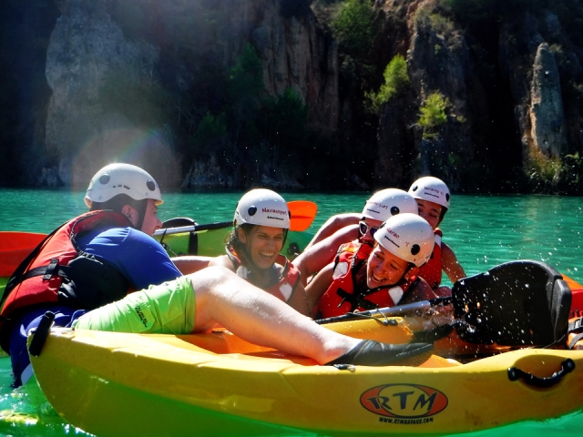  Fun with kayaks 