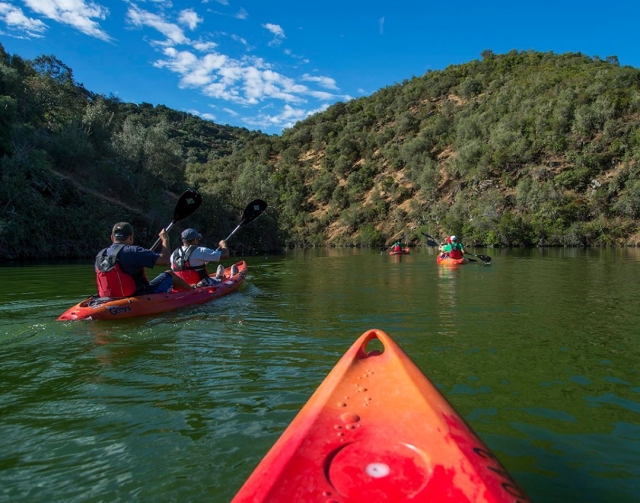 Ruta entre montñas en kayaks