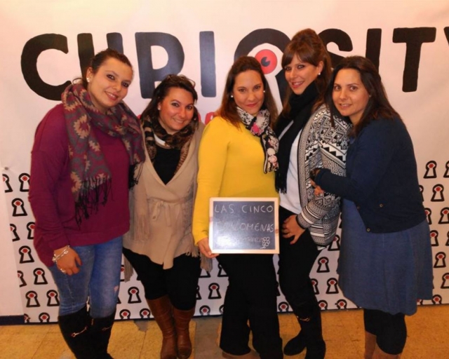 Girls in the escape game 