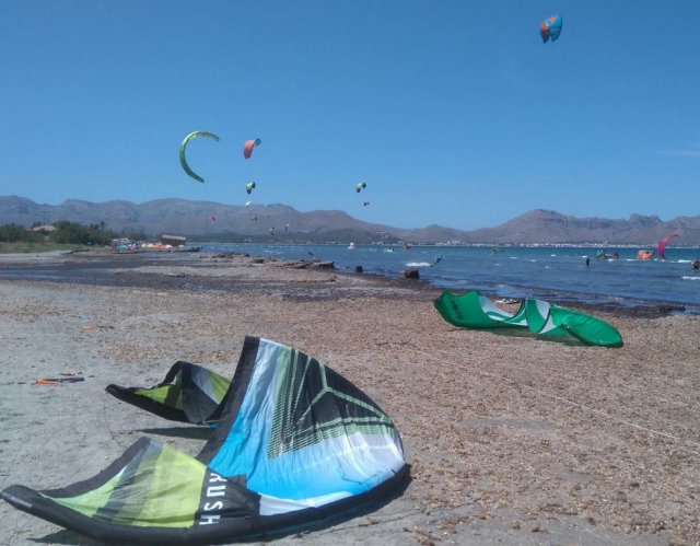 Cometas en la playa de Mallorca
