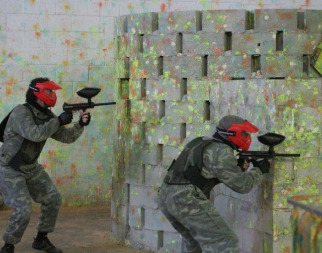 Disparando tras el muro