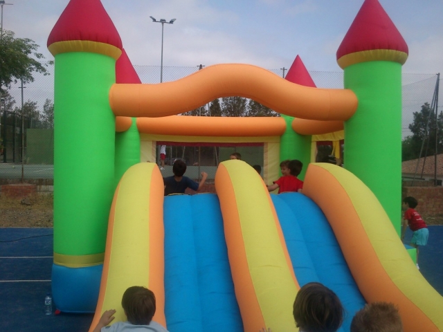 e-19738851-castillo-hinchable14897482619874.jpg