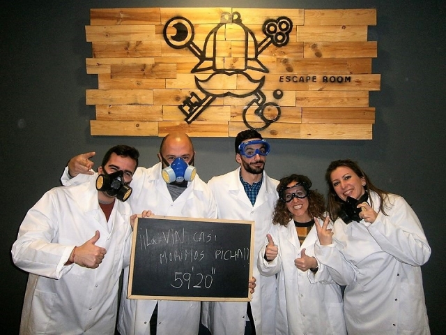  Sono riusciti a malapena a scappare dall'escape room 