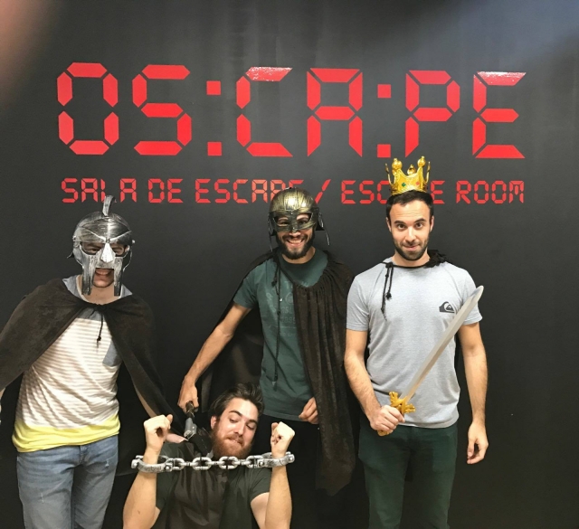  一群接受挑战的朋友 