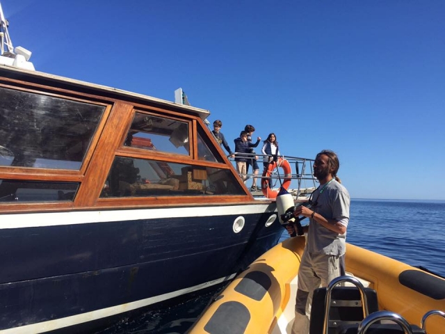 Barco junto a neumatica