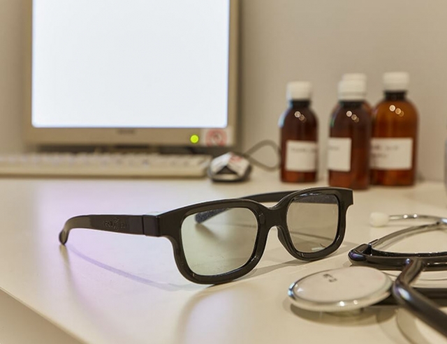  Glasses and stethoscope 