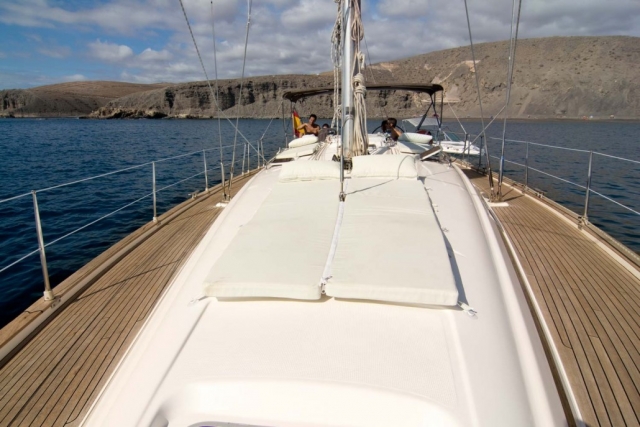 En la cubierta acabada en teca