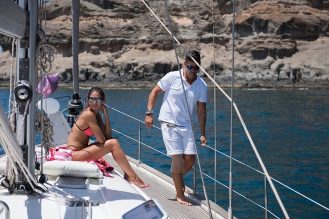 En la cubierta tomando el sol