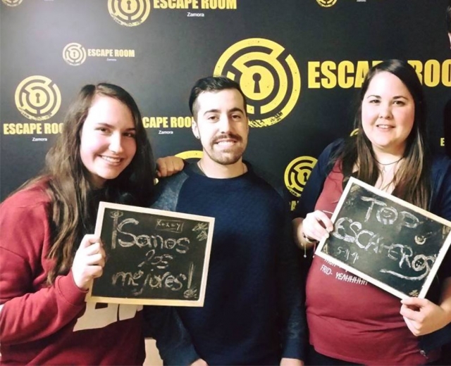 Vencedores en la sala de escape