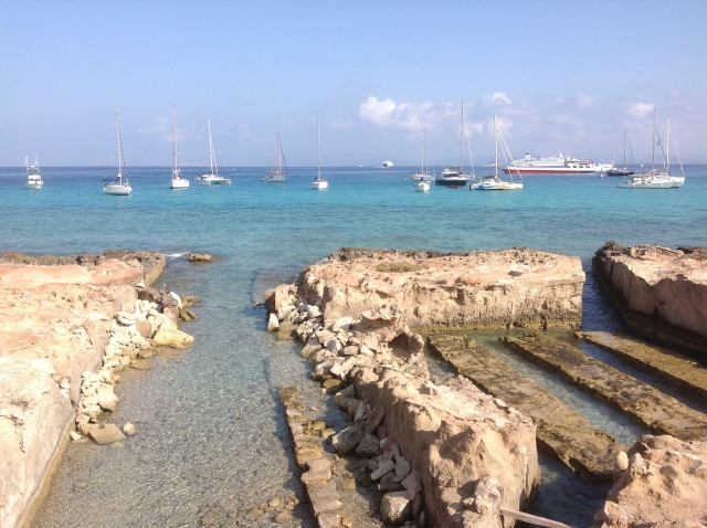 Barcos fondeados en Baleares