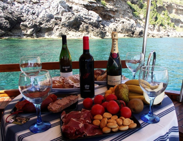Mesa junto al mar
