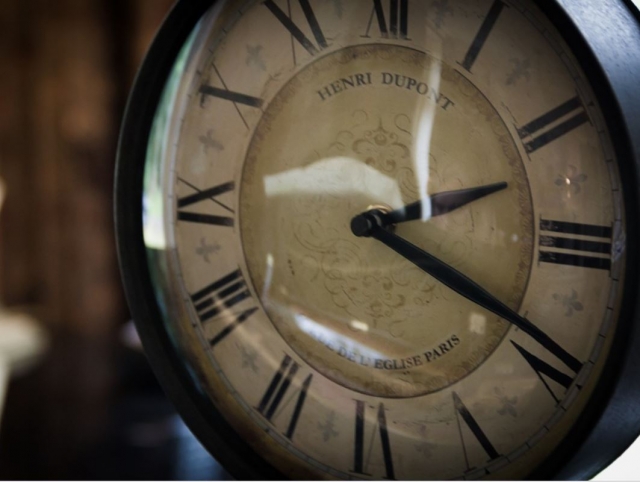  Uhr mit römischen Ziffern 