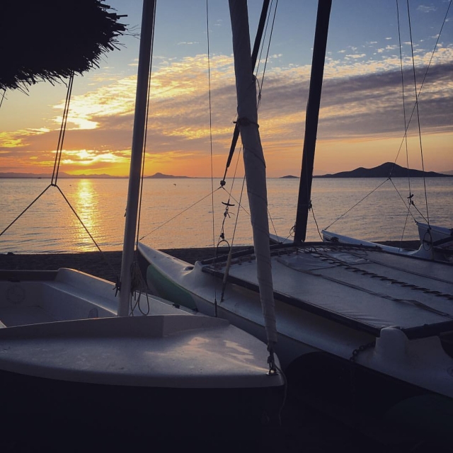 Boote bei Sonnenuntergang 