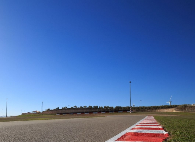  Paved track 