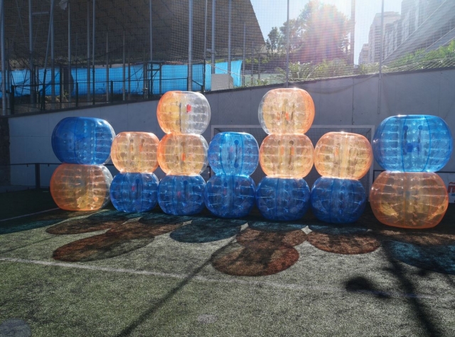 Burbujas para futbol apiladas