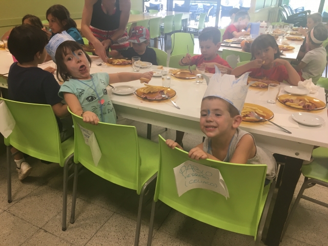  Hora de comer no acampamento 