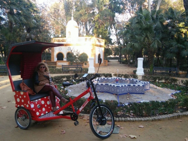 Parada junto a la fuente de ceramica